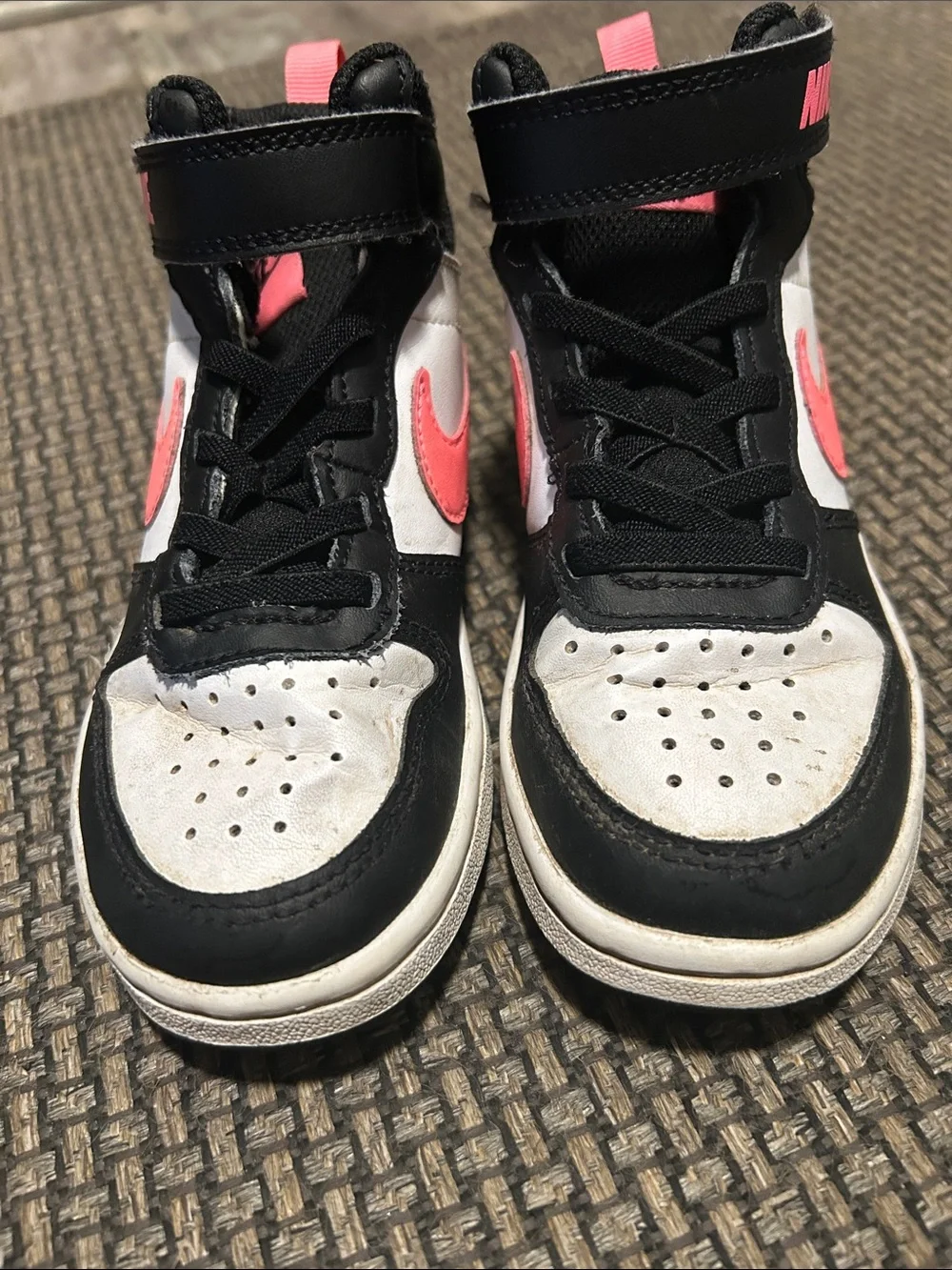 Nike classic mid